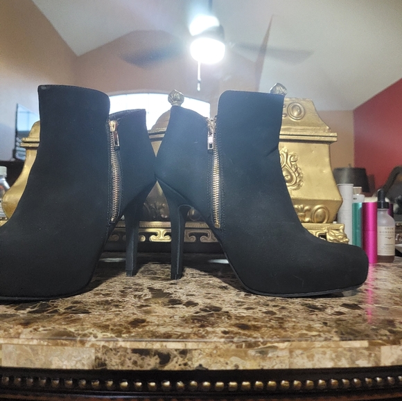 Boots - Picture 4 of 4